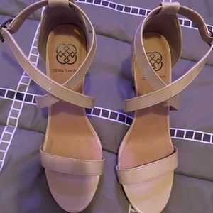 Daisy Fuentes high heel shoes